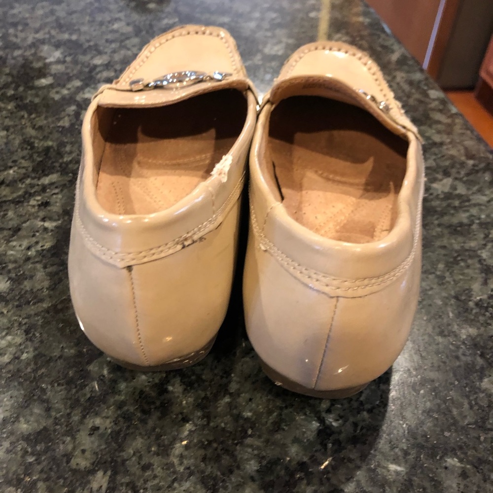 Tan flats
